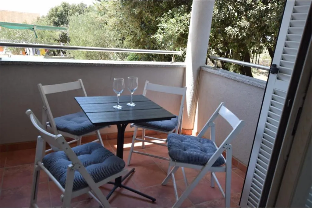 Apartment Vita 4 Pers Kolan Croatia